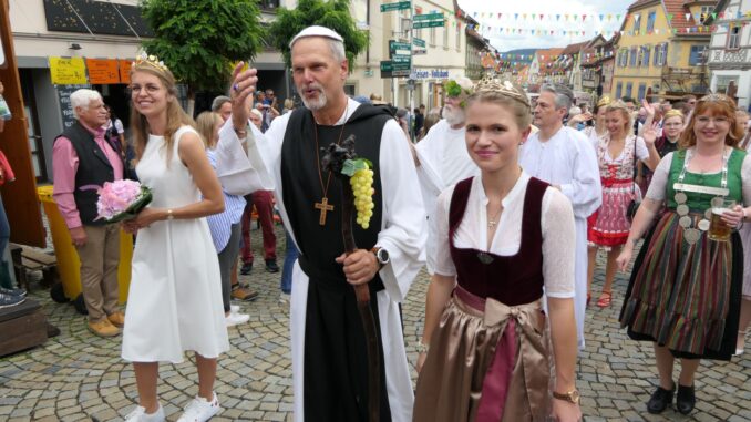 Großer Besucherandrang beim 37 Zeiler Altstadt Weinfest Licha Media