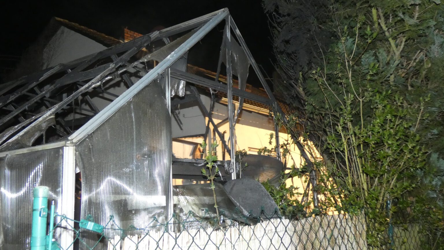 Gartenhaus abgebrannt Feuerwehr verhindert Schlimmeres Licha Media