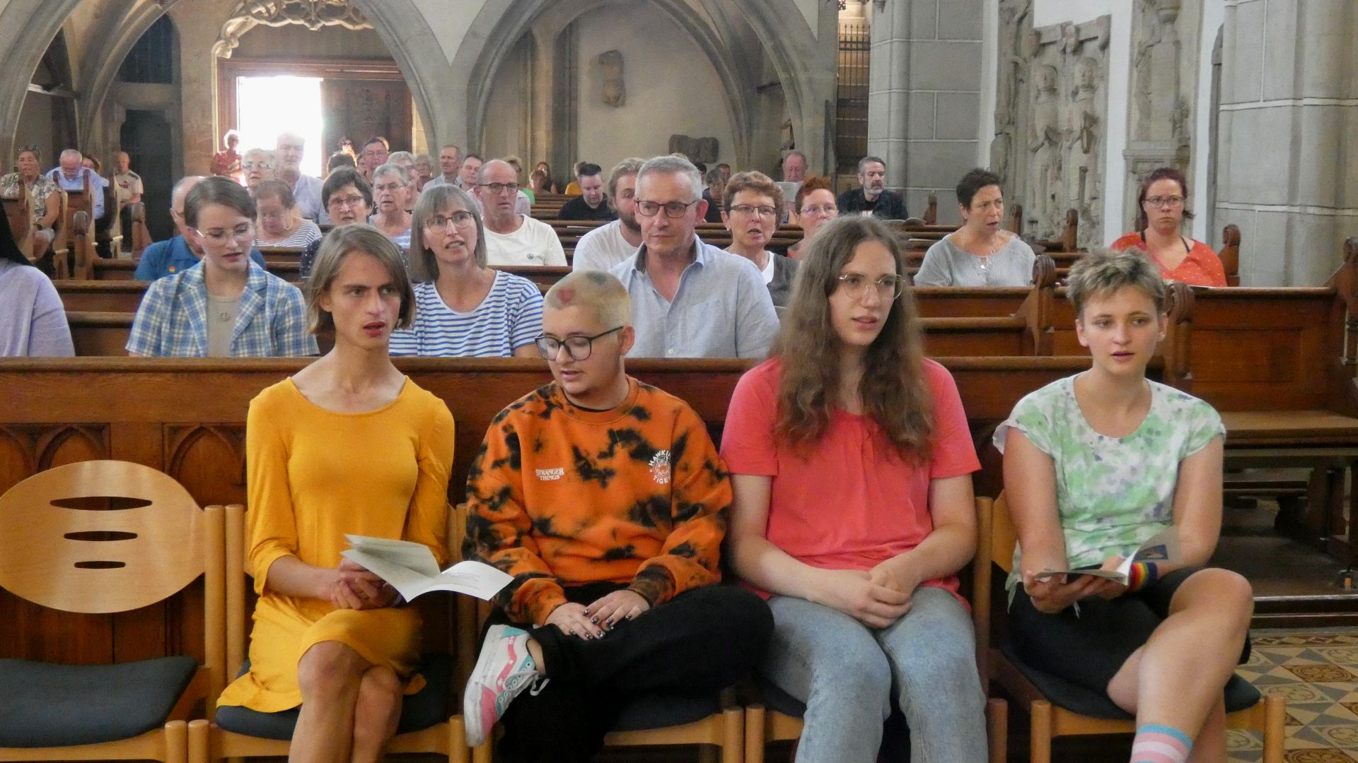 Viel Applaus Beim Gottesdienst Zum Christopher Street Day In Haßfurt ...